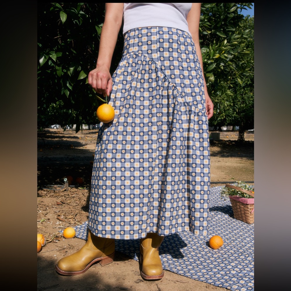 NWT LISA SAYS GAH MAEVE MIDI SKIRT- NAVY DAISY GINGHAM - SIZE S - Picture 2 of 9